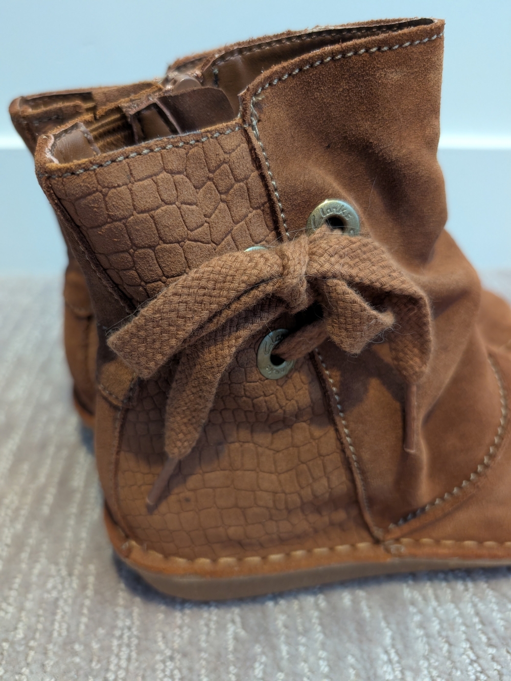 NWOT Women's Clarks Mocassin Style Boots - Picture 4 of 8